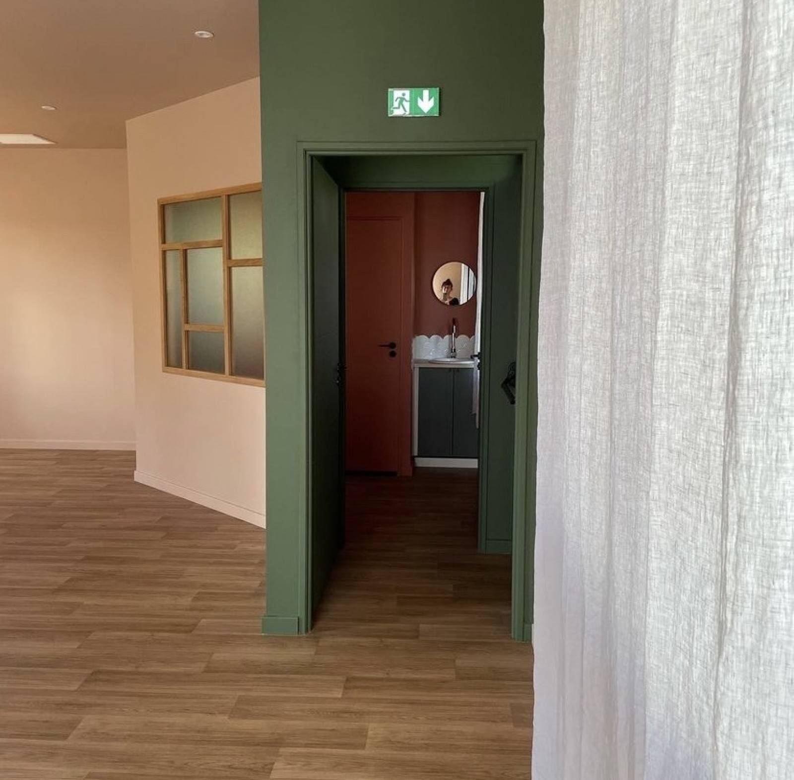 faites appel &agrave; un artisan int&eacute;rieur qualifi&eacute; pour la r&eacute;novation, l&rsquo;am&eacute;nagement et la d&eacute;coration de votre habitat. b&eacute;n&eacute;ficiez d&rsquo;un savoir-faire sur mesure pour cr&eacute;er un int&eacute;rieur harmonieux et personnalis&eacute;.