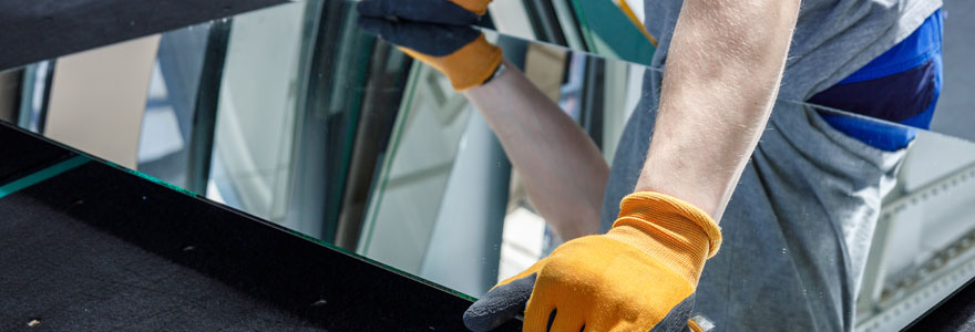 découvrez nos conseils pour choisir un artisan vitrier qualifié : critères essentiels, astuces pour comparer les devis et éviter les arnaques, afin de garantir des travaux de vitrerie réalisés en toute confiance.