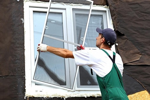 découvrez nos conseils pratiques pour choisir un artisan vitrier qualifié : critères, garanties et astuces pour bien sélectionner votre professionnel du verre.