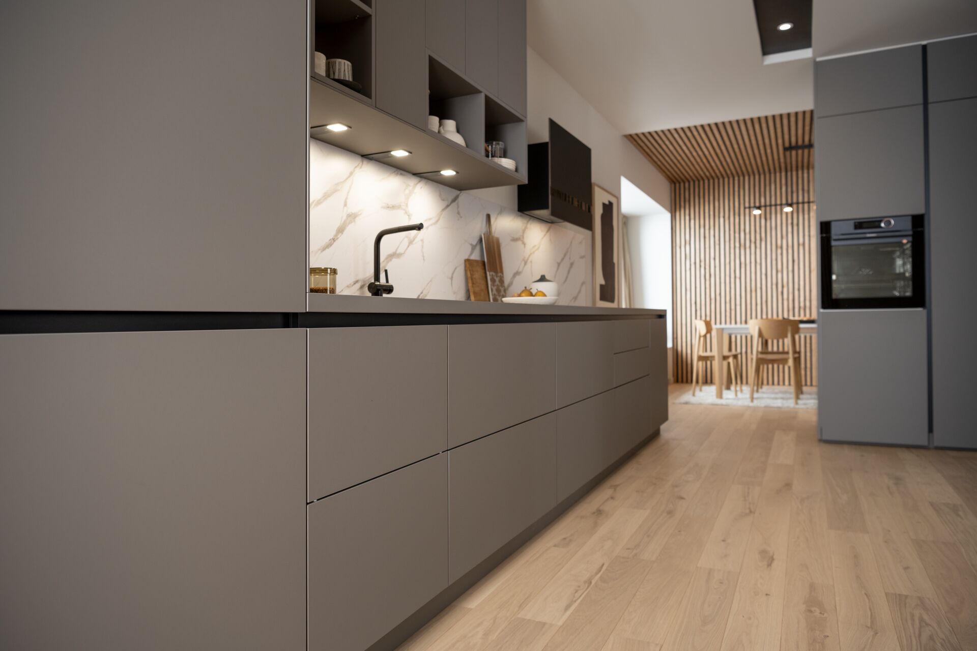 d&eacute;couvrez nos cuisines design &agrave; garches : am&eacute;nagement sur mesure, mat&eacute;riaux haut de gamme et conseils personnalis&eacute;s pour cr&eacute;er la cuisine de vos r&ecirc;ves.