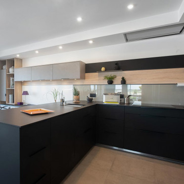 découvrez nos solutions de cuisine moderne à garches : design contemporain, matériaux de qualité et aménagement sur mesure pour un espace fonctionnel et élégant. contactez nos experts pour transformer votre cuisine !