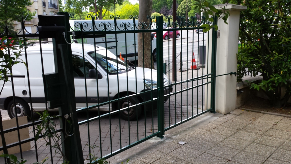 besoin d'un d&eacute;pannage de porte &agrave; garches ? intervention rapide, serrurier qualifi&eacute; et solutions efficaces pour tous types de portes. devis gratuit, service disponible 24h/24.