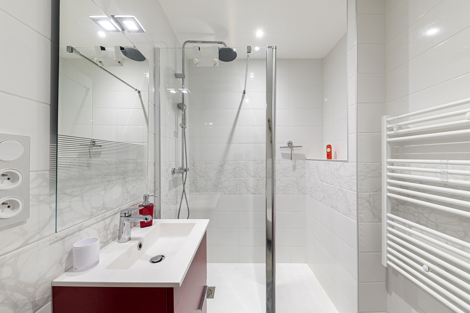 obtenez rapidement un devis gratuit pour la rénovation de votre salle de bain. comparez les prix, choisissez des professionnels qualifiés et donnez vie à votre projet en toute sérénité !