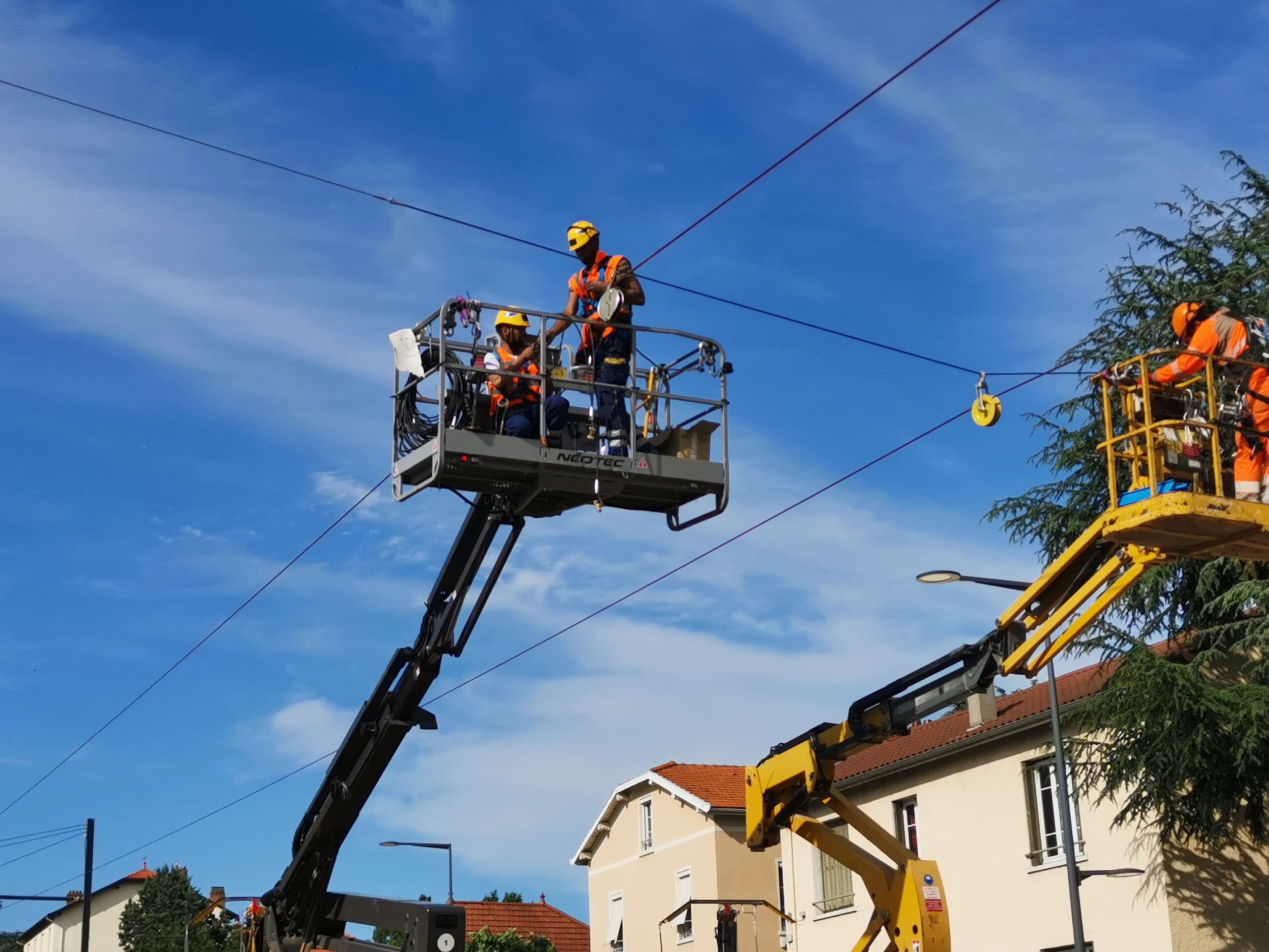trouvez un électricien qualifié à garches pour tous vos travaux d'électricité : installation, dépannage, mise aux normes et urgences. intervention rapide et professionnelle.