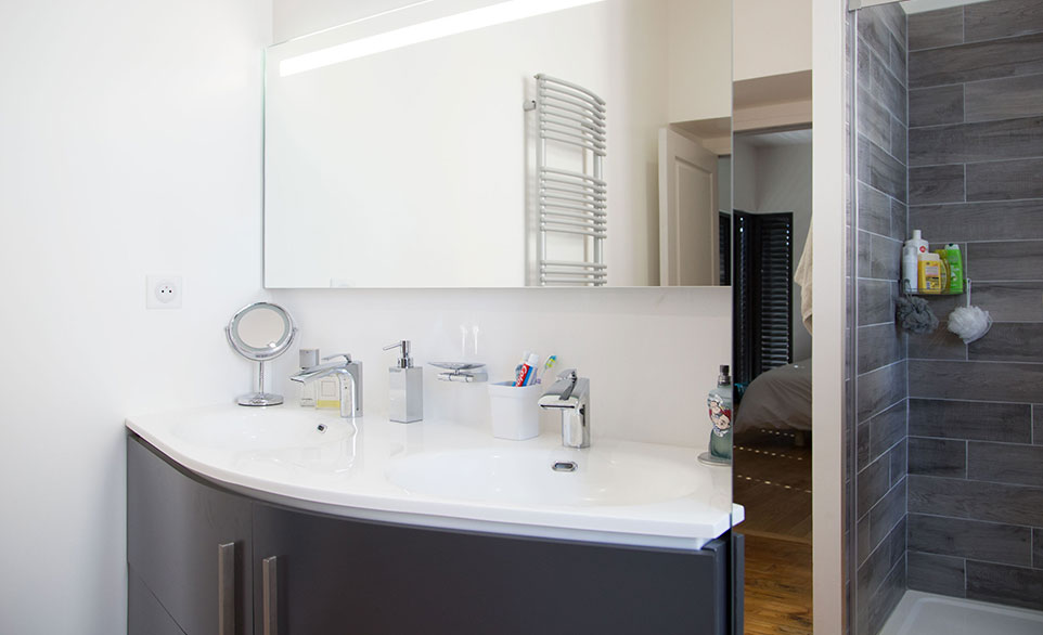 obtenez une estimation pr&eacute;cise du co&ucirc;t de r&eacute;novation ou d'am&eacute;nagement de votre salle de bain &agrave; garches. conseils personnalis&eacute;s, devis gratuit et accompagnement pour tous vos projets de salle de bain.