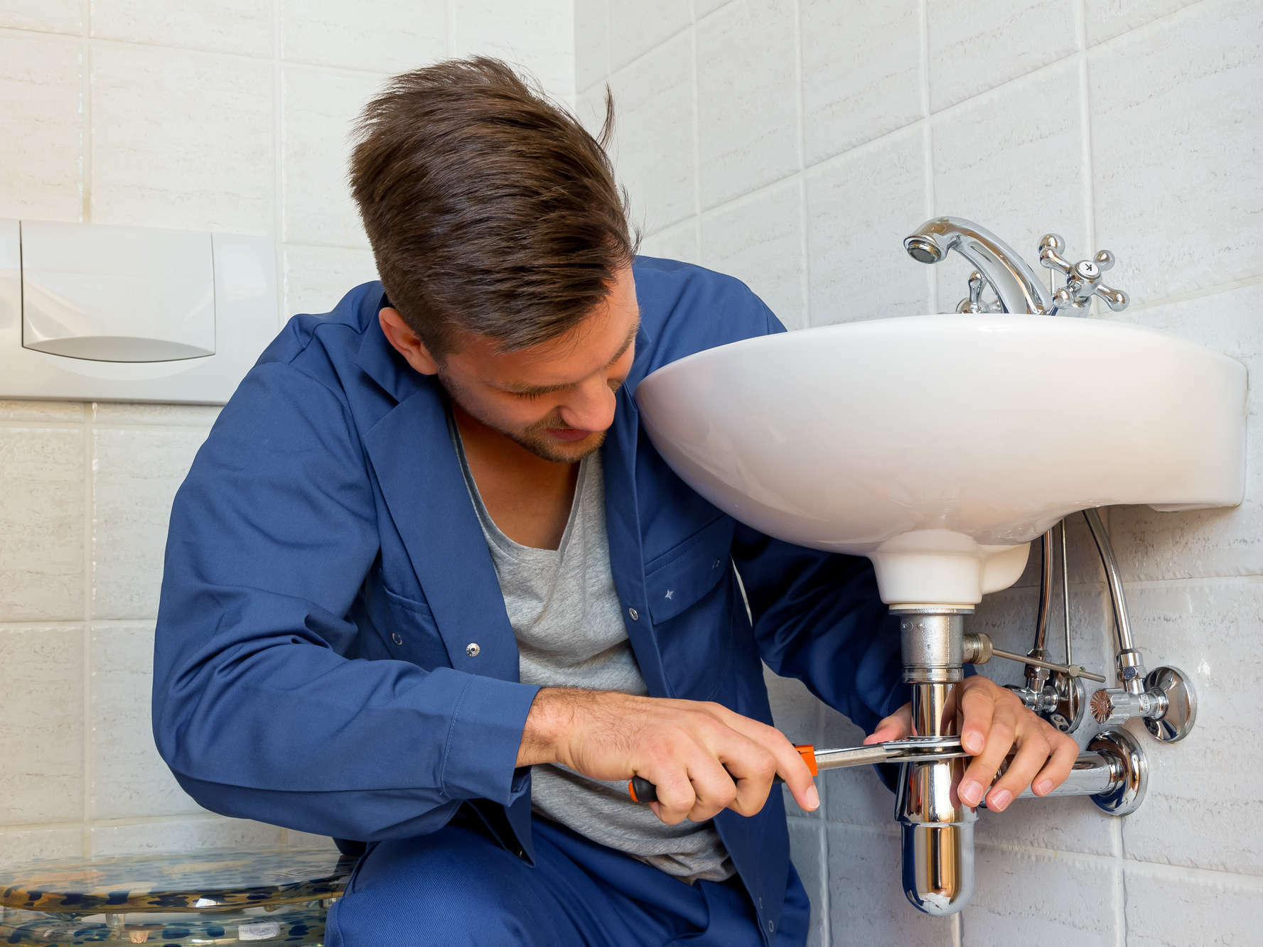 besoin d&rsquo;un plombier en urgence &agrave; garches ? intervention rapide 24h/24 et 7j/7 pour tous d&eacute;pannages de plomberie : fuites, canalisations, chauffe-eau. devis gratuit !