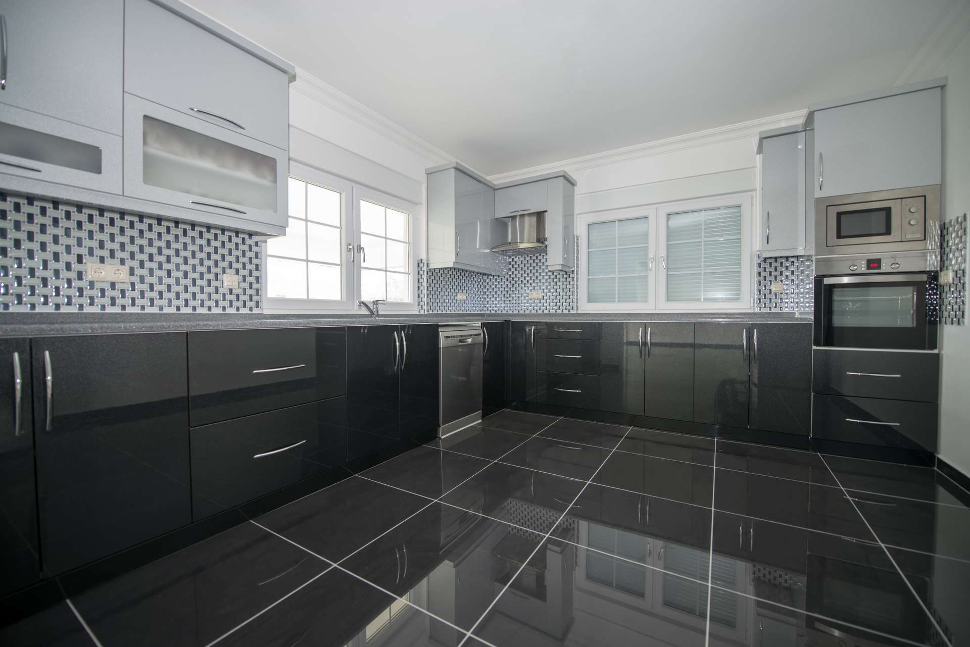 d&eacute;couvrez le prix du carrelage au m2 : tarifs, conseils pour bien choisir et estimer votre budget pose selon le type de carrelage et la surface &agrave; couvrir.