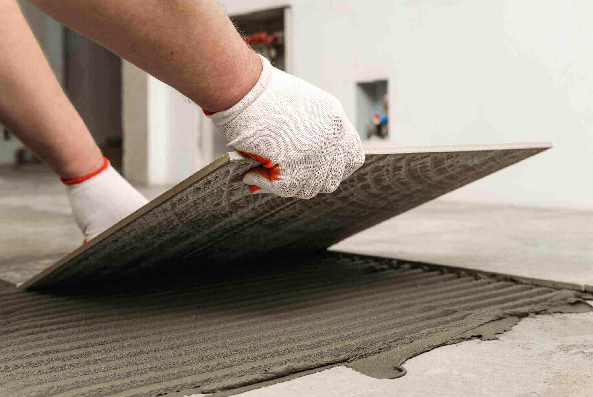 d&eacute;couvrez le prix au m&sup2; d'un carreleur : nos conseils pour estimer le co&ucirc;t de la pose de carrelage, comparer les tarifs selon les prestations et choisir le bon professionnel pour vos travaux.