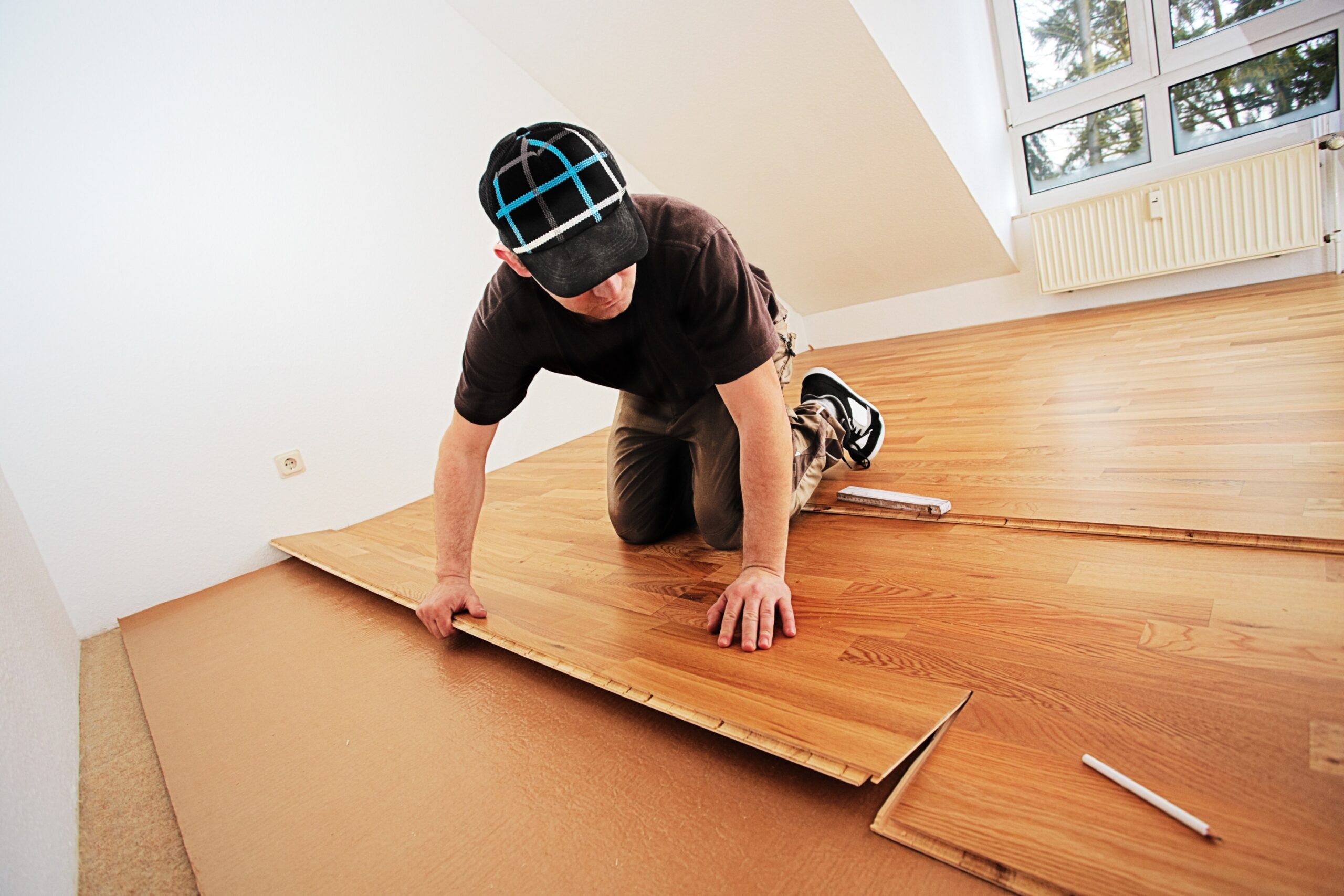 d&eacute;couvrez tout ce qu'il faut savoir sur le prix de la pose de parquet : tarifs au m&sup2;, facteurs influen&ccedil;ant le co&ucirc;t, conseils pour bien choisir votre artisan et r&eacute;ussir l'installation de votre parquet au meilleur prix.