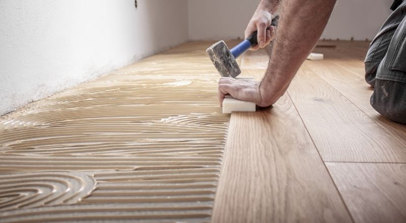 découvrez les tarifs pour la pose de parquet : prix au m², facteurs influençant les coûts et conseils pour bien choisir votre installateur. obtenez une estimation précise pour votre projet de parquet.