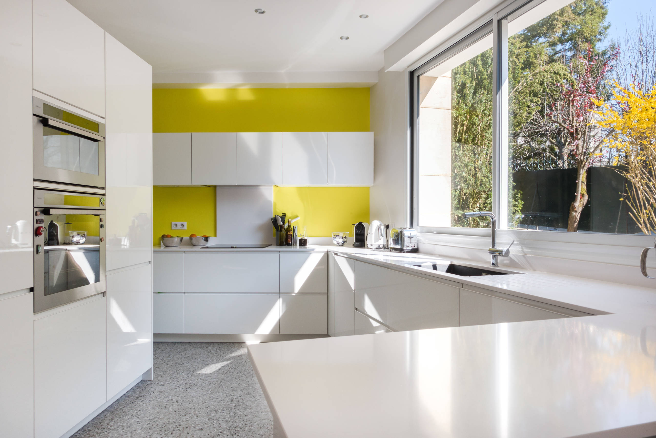 confiez la rénovation de votre cuisine à garches à des experts qualifiés. bénéficiez de conseils personnalisés et d'un accompagnement sur mesure pour moderniser et optimiser votre espace culinaire.