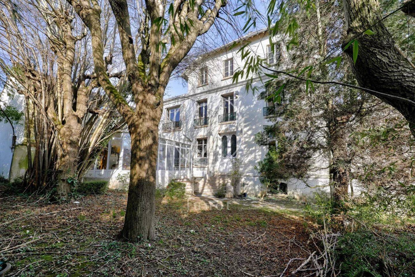 optez pour une r&eacute;novation immobili&egrave;re de qualit&eacute; &agrave; garches. nos experts prennent en charge vos travaux de r&eacute;novation pour valoriser votre bien immobilier. devis gratuit et accompagnement personnalis&eacute;.