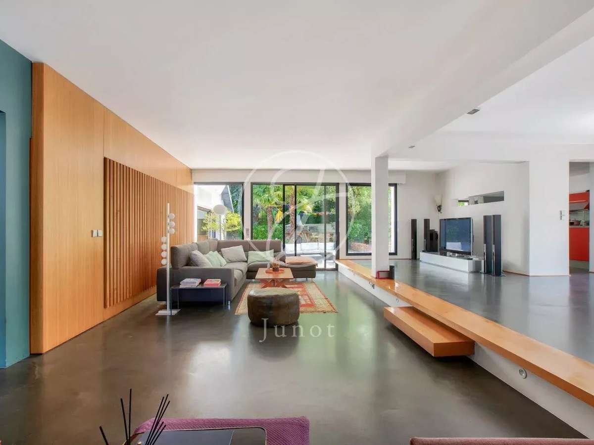 confiez la r&eacute;novation de votre propri&eacute;t&eacute; de luxe &agrave; garches &agrave; nos experts. prestations haut de gamme, mat&eacute;riaux nobles et savoir-faire sur mesure pour un r&eacute;sultat d&rsquo;exception.