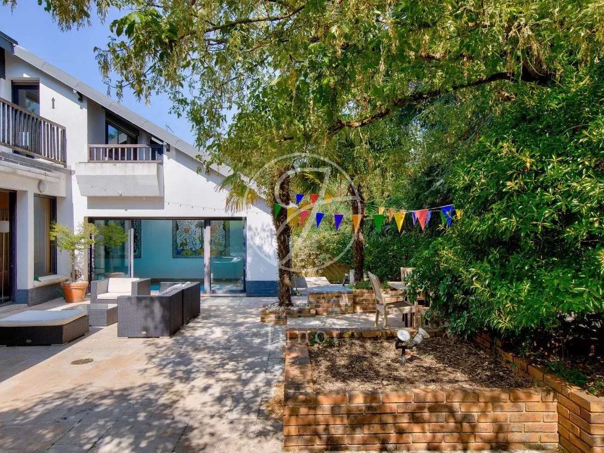 découvrez nos services de rénovation de luxe à garches pour transformer votre intérieur avec élégance et raffinement. profitez d’un accompagnement sur mesure pour un résultat exceptionnel et haut de gamme.