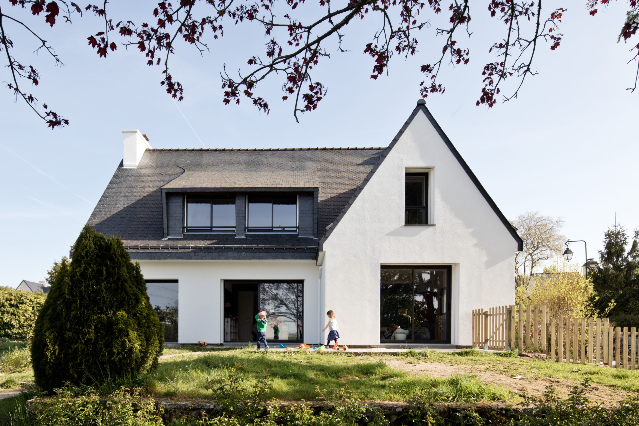 découvrez nos conseils et astuces pour réussir la rénovation de votre maison : travaux, budget, choix des matériaux et démarches à suivre pour un intérieur moderne et confortable.