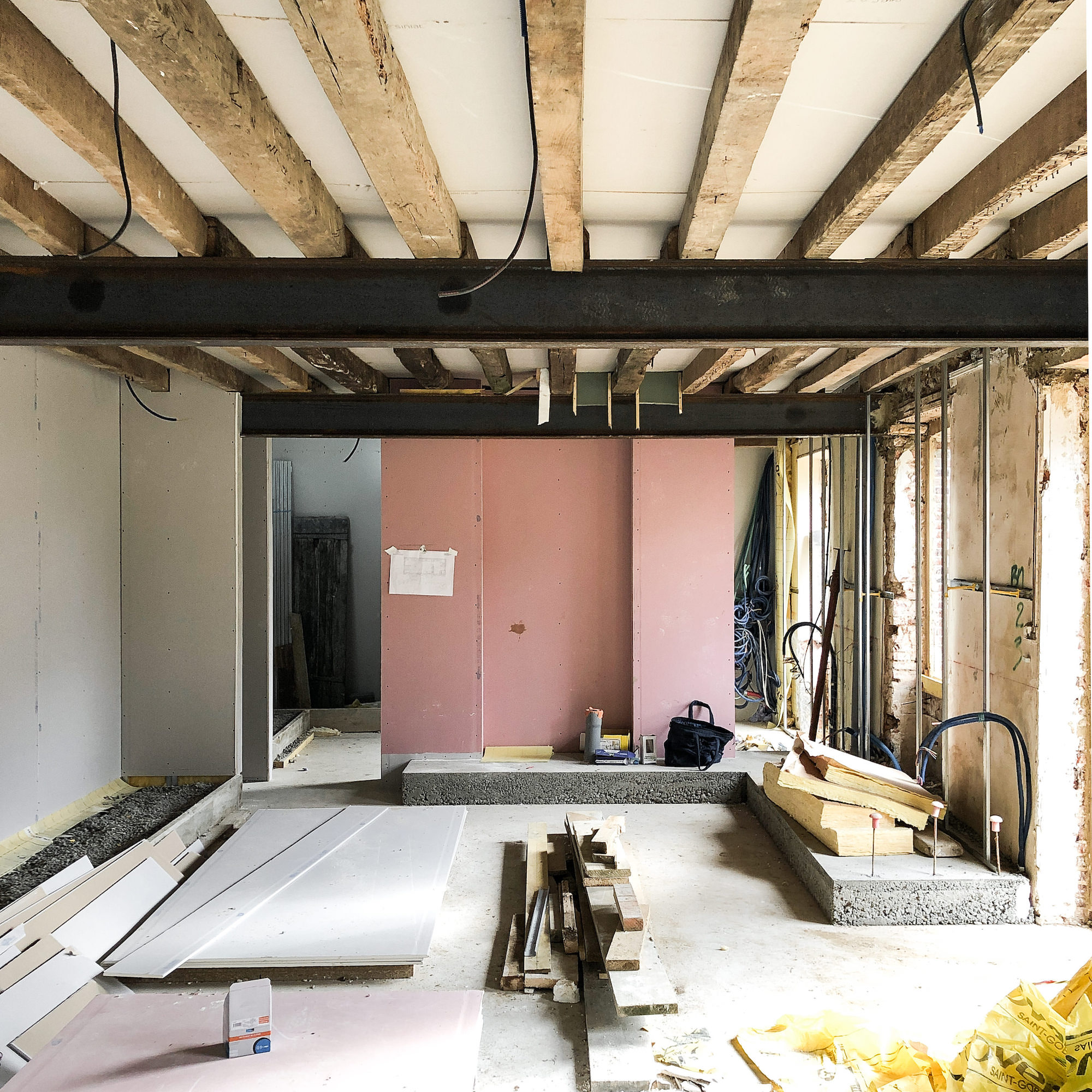 découvrez nos conseils et solutions pour réussir la rénovation de votre maison : travaux, aménagements, budget et inspirations pour transformer votre intérieur avec succès.
