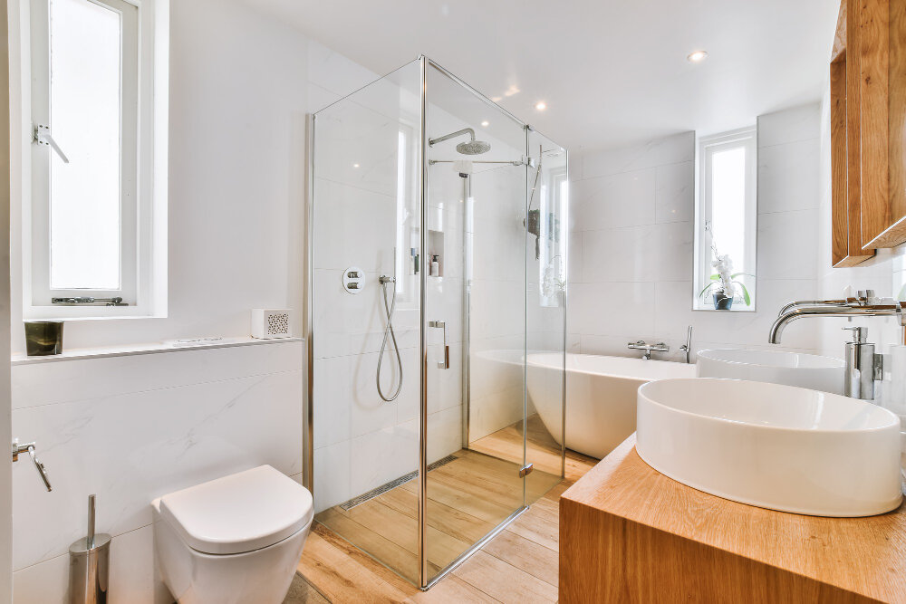 confiez la r&eacute;novation de votre salle de bain &agrave; des professionnels et transformez votre espace en un lieu moderne, confortable et fonctionnel. d&eacute;couvrez nos conseils et solutions adapt&eacute;es &agrave; vos besoins et &agrave; votre budget.