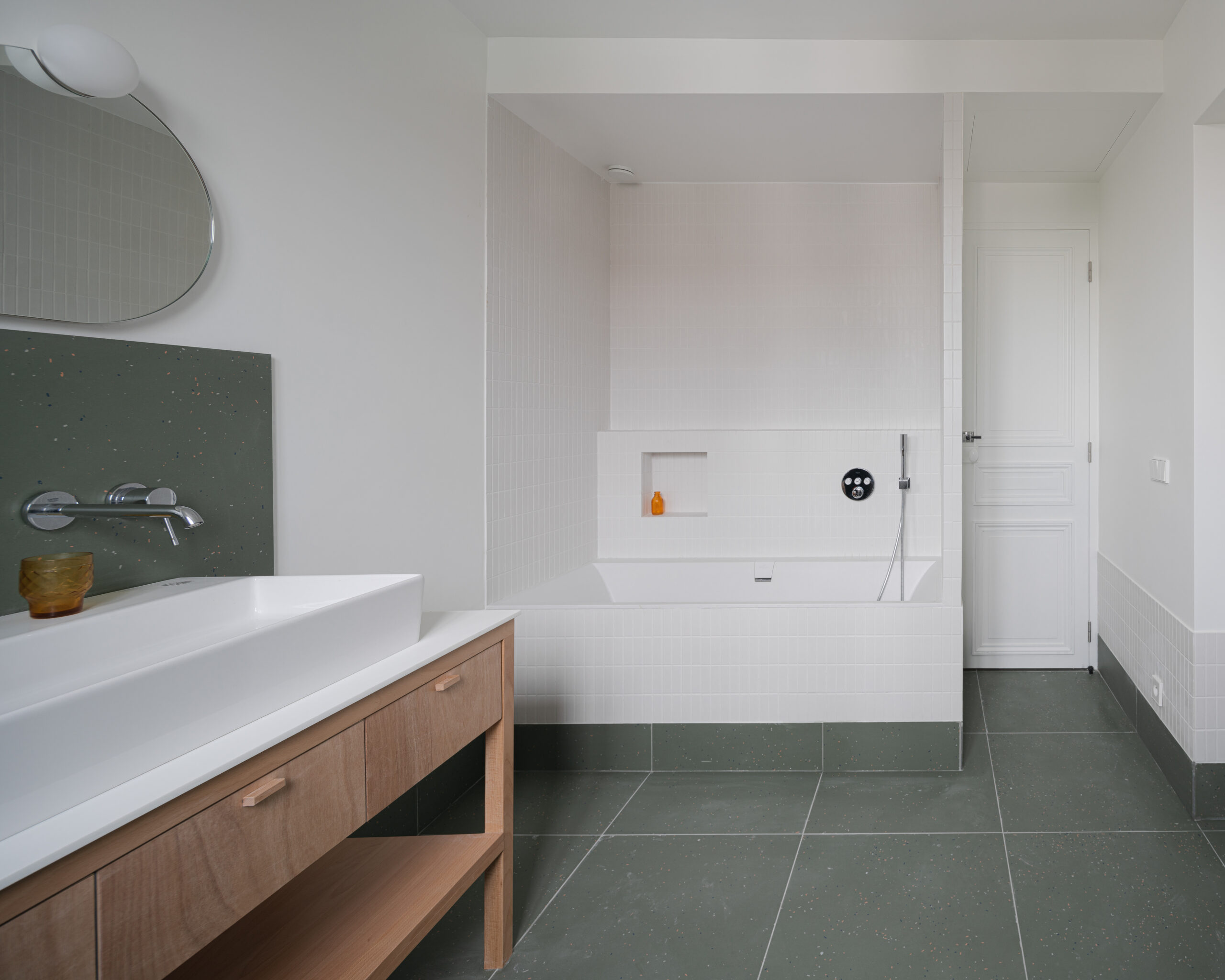 confiez la rénovation de votre salle de bain à garches à des experts. modernisation, aménagement sur mesure et matériaux de qualité pour un espace fonctionnel et élégant. obtenez votre devis gratuit dès maintenant !