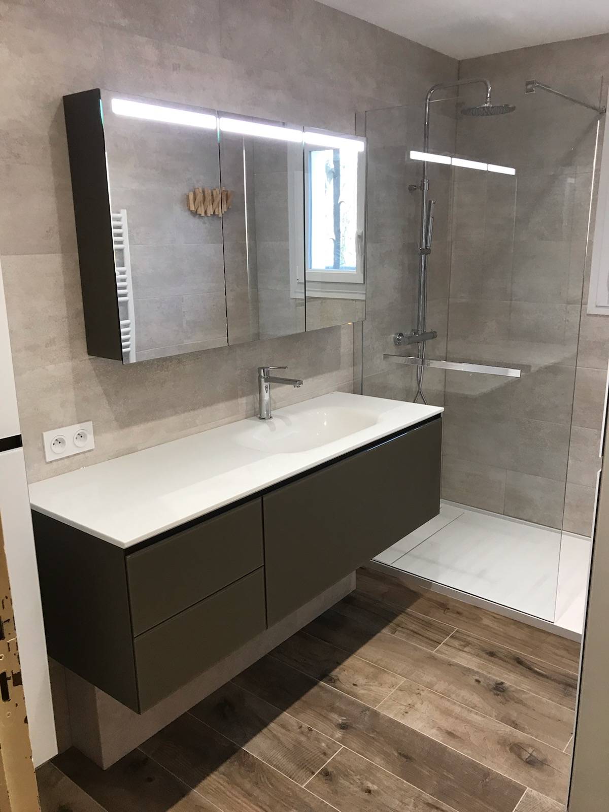 confiez la r&eacute;novation de votre salle de bain &agrave; garches &agrave; des professionnels qualifi&eacute;s. cr&eacute;ation sur-mesure, modernisation, conseils personnalis&eacute;s et devis gratuit pour un espace alliant confort et esth&eacute;tique.