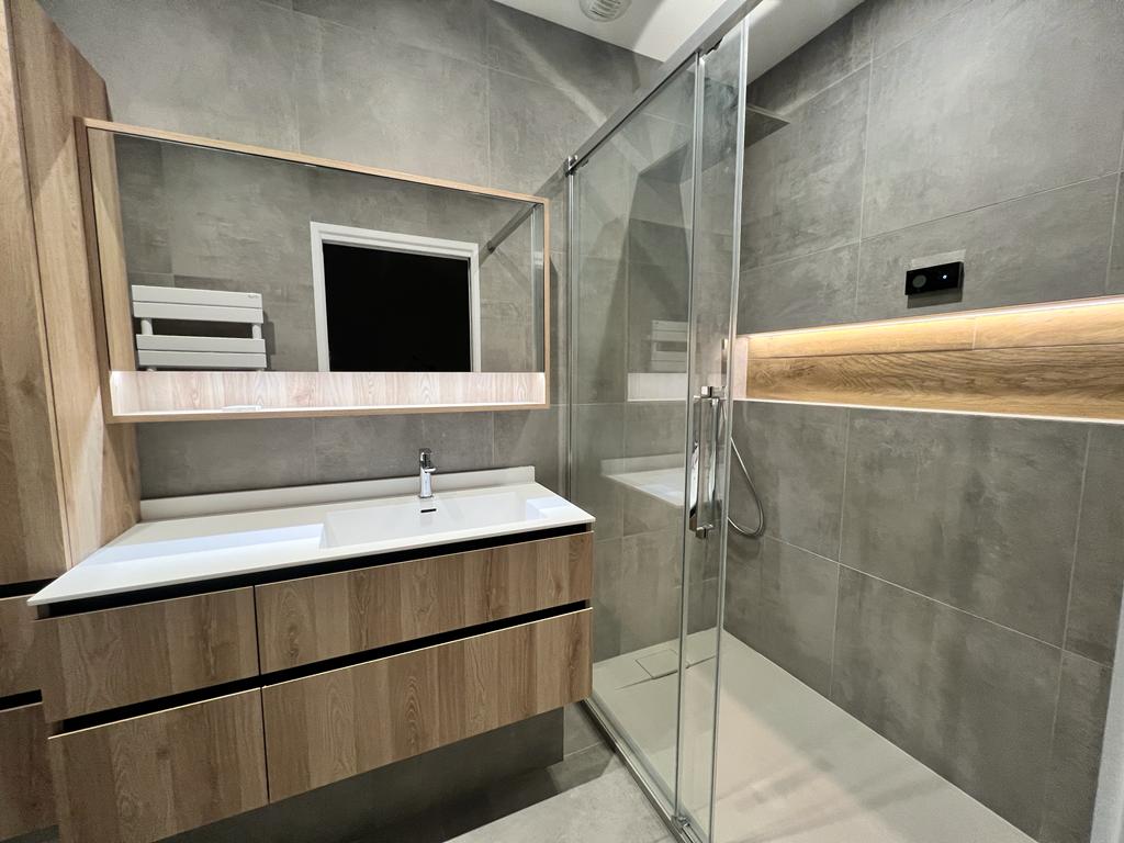 confiez la rénovation de votre salle de bain à garches à des experts. conseil personnalisé, aménagement sur-mesure et finitions de qualité pour transformer votre espace selon vos envies.