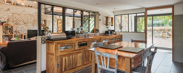 d&eacute;couvrez nos services de r&eacute;novations pour transformer, moderniser ou rafra&icirc;chir votre int&eacute;rieur et ext&eacute;rieur. expertise, qualit&eacute; et conseils sur mesure pour tous vos projets de r&eacute;novation.