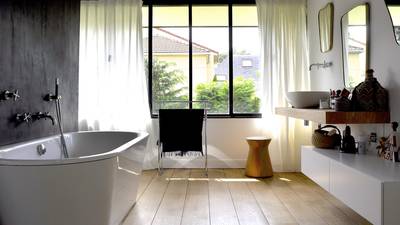 découvrez des idées et inspirations pour une salle de bain chic à garches : aménagement élégant, matériaux haut de gamme et conseils déco pour sublimer votre espace.