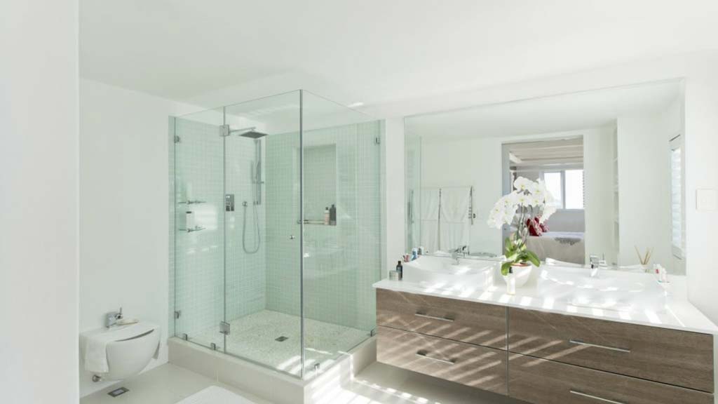 découvrez des solutions de salle de bain abordables à garches. profitez d'aménagements modernes, fonctionnels et économiques pour rénover ou créer la salle de bain de vos rêves sans dépasser votre budget.