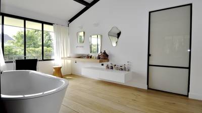 découvrez nos solutions pour une salle de bain moderne et fonctionnelle à garches. conseil, rénovation et aménagement sur mesure pour un espace bien-être adapté à vos besoins.