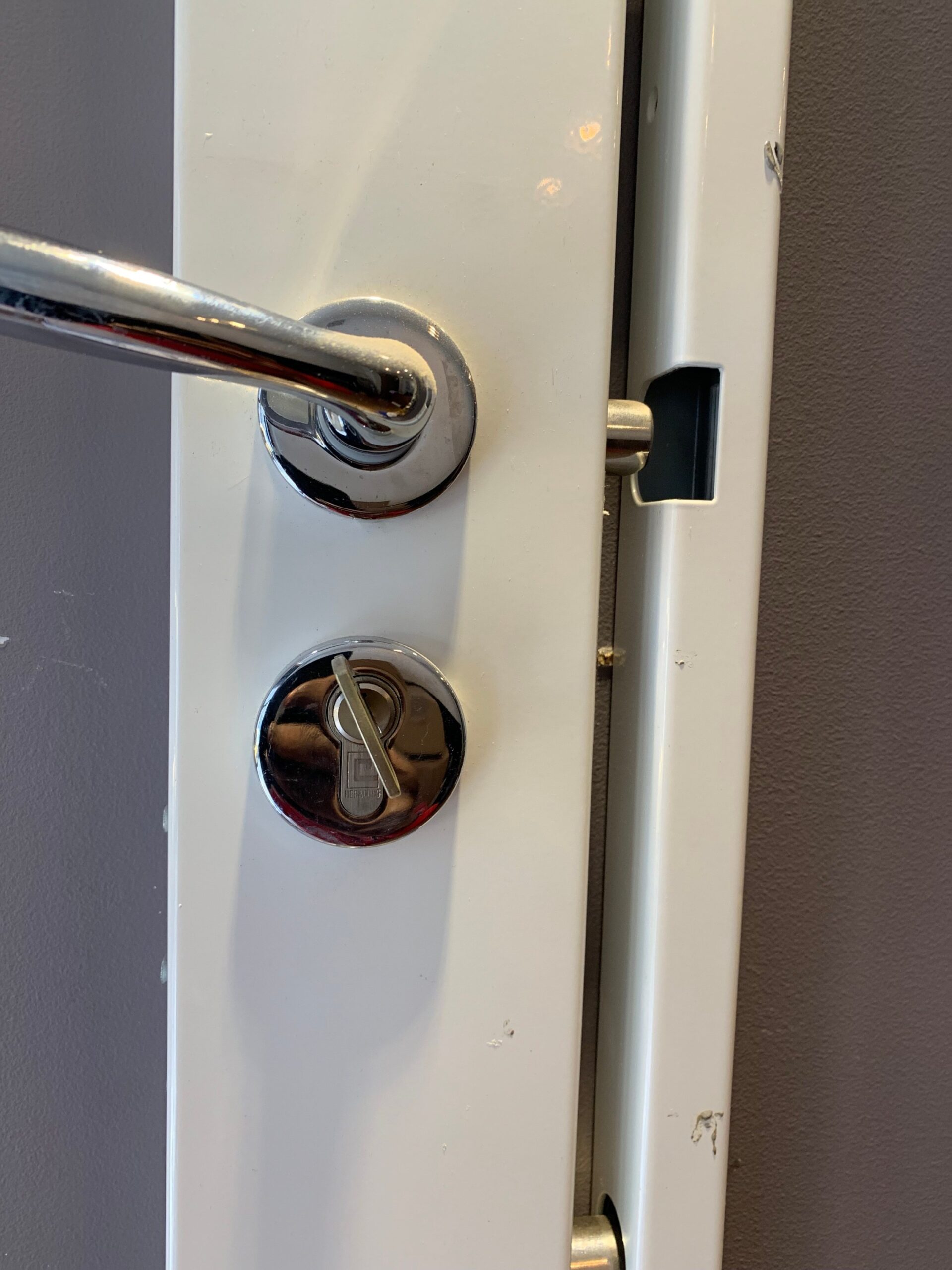 besoin d'un serrurier &agrave; garches ? d&eacute;pannage rapide, ouverture de porte, installation et r&eacute;paration de serrures 24h/24. intervention de confiance et tarifs transparents !