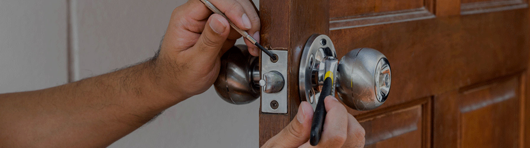 besoin d'un serrurier &agrave; garches ? intervention rapide pour ouverture de porte, changement de serrure et d&eacute;pannage d'urgence. devis gratuit, disponibilit&eacute; 24/7.