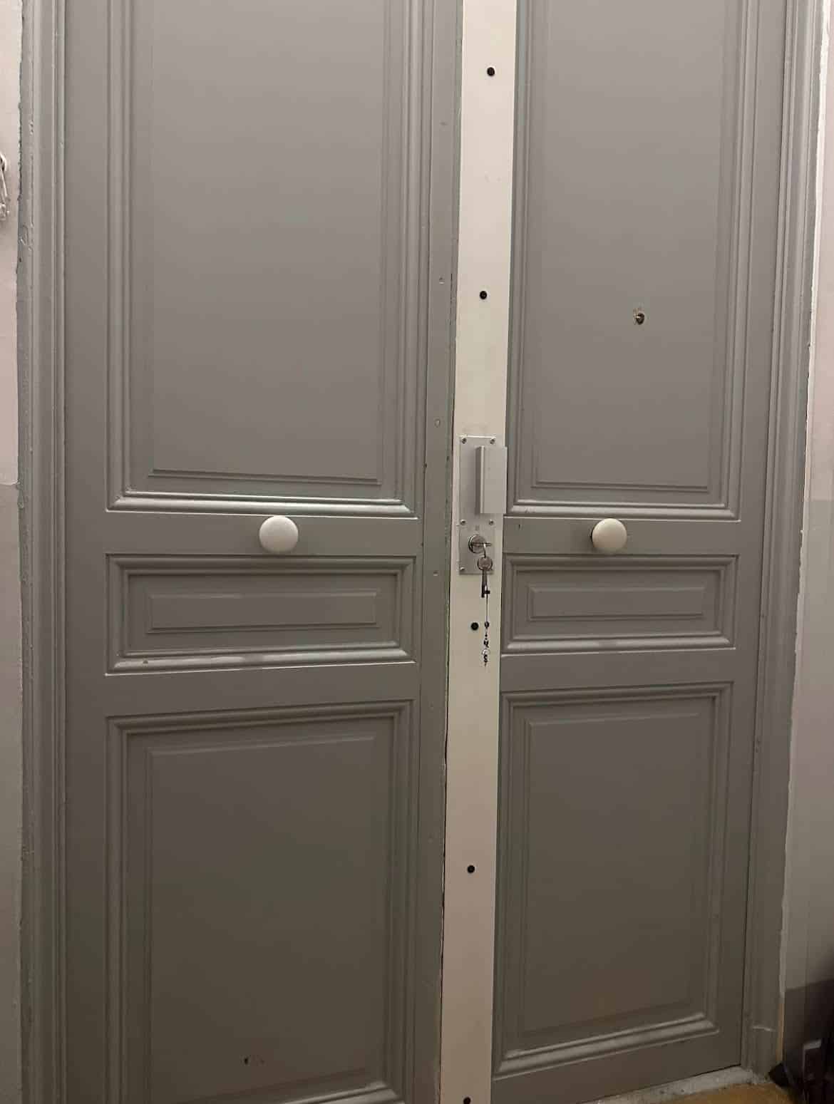 besoin d'un serrurier en urgence &agrave; garches ? intervention rapide 24h/24 et 7j/7 pour ouvertures de porte, d&eacute;pannages et remplacements de serrure. devis gratuit et professionnel.