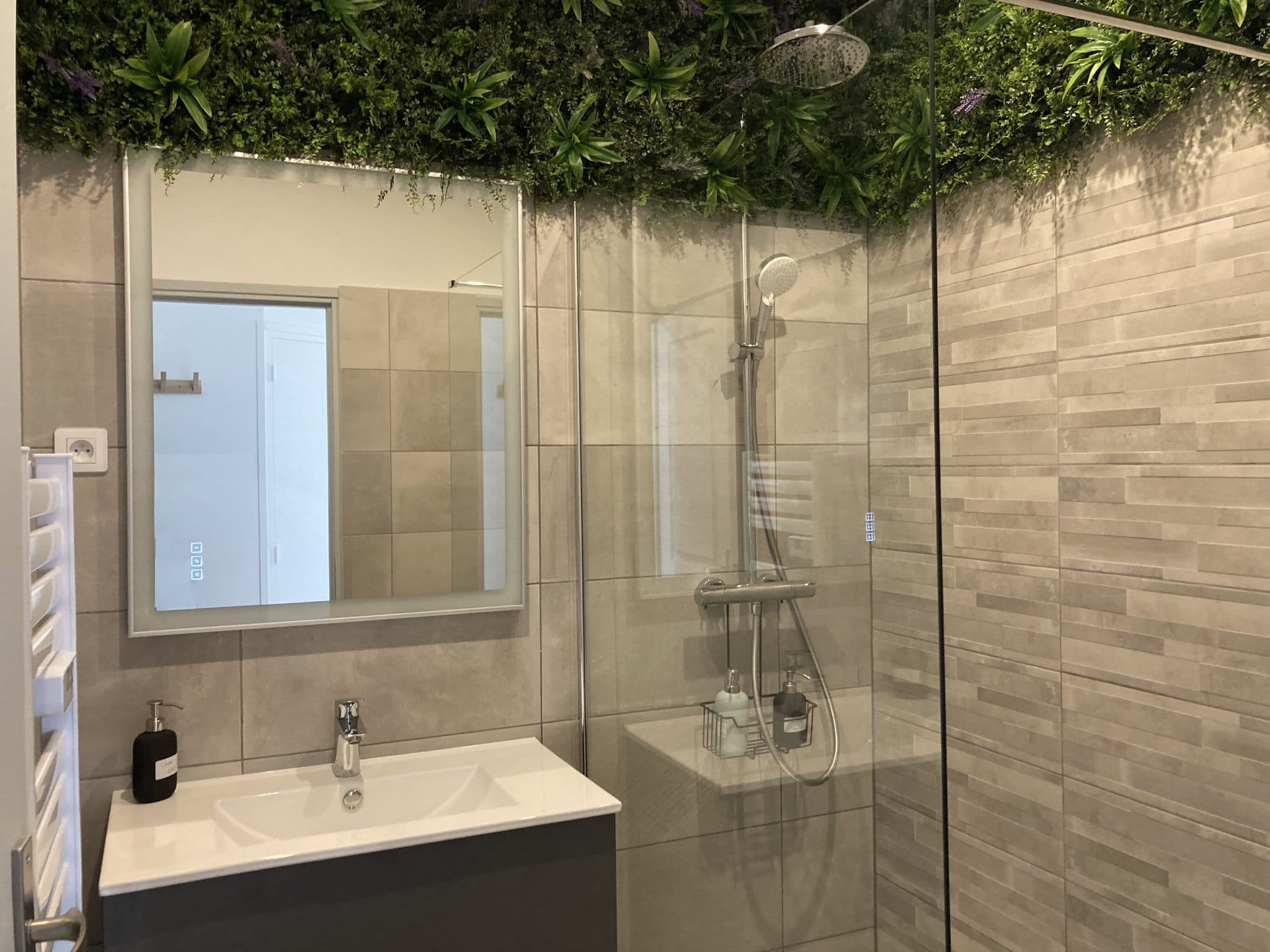 découvrez nos idées de déco pour salle de bain à garches : inspirations modernes, conseils d’aménagement et astuces pour transformer votre espace en un lieu chic et fonctionnel.