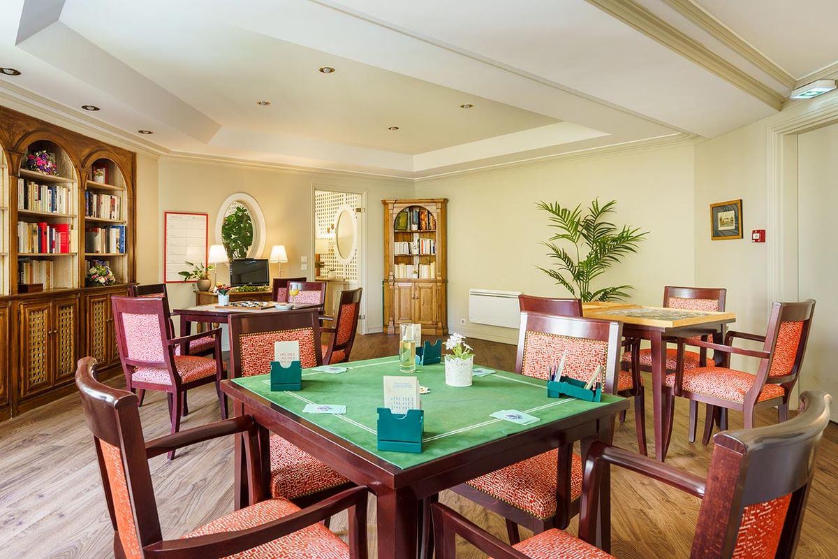 découvrez un espace de vie moderne à garches, idéal pour se détendre, partager et profiter d’un cadre convivial adapté à tous vos besoins quotidiens.