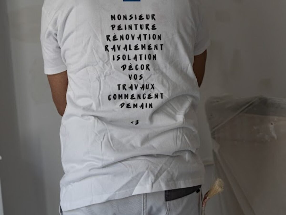 d&eacute;couvrez le prix au m&sup2; pour la peinture int&eacute;rieure et ext&eacute;rieure : tarifs moyens, facteurs influen&ccedil;ant le co&ucirc;t, conseils pour estimer votre budget de travaux de peinture.