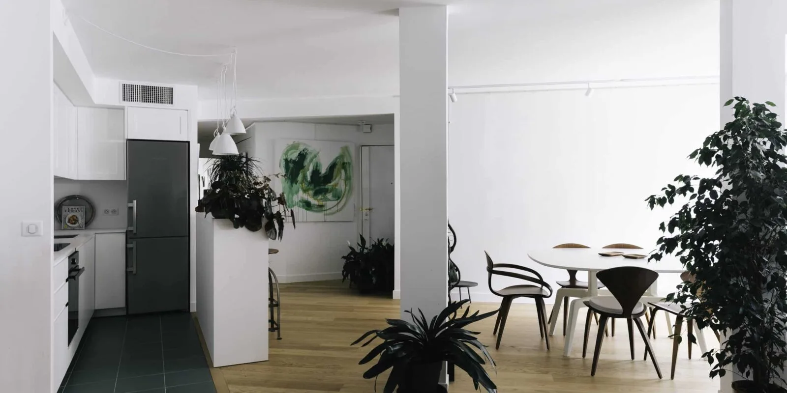 confiez la r&eacute;novation de votre appartement &agrave; paris &agrave; des professionnels exp&eacute;riment&eacute;s. am&eacute;liorez confort, design et valeur de votre bien gr&acirc;ce &agrave; des prestations sur-mesure adapt&eacute;es &agrave; vos besoins.