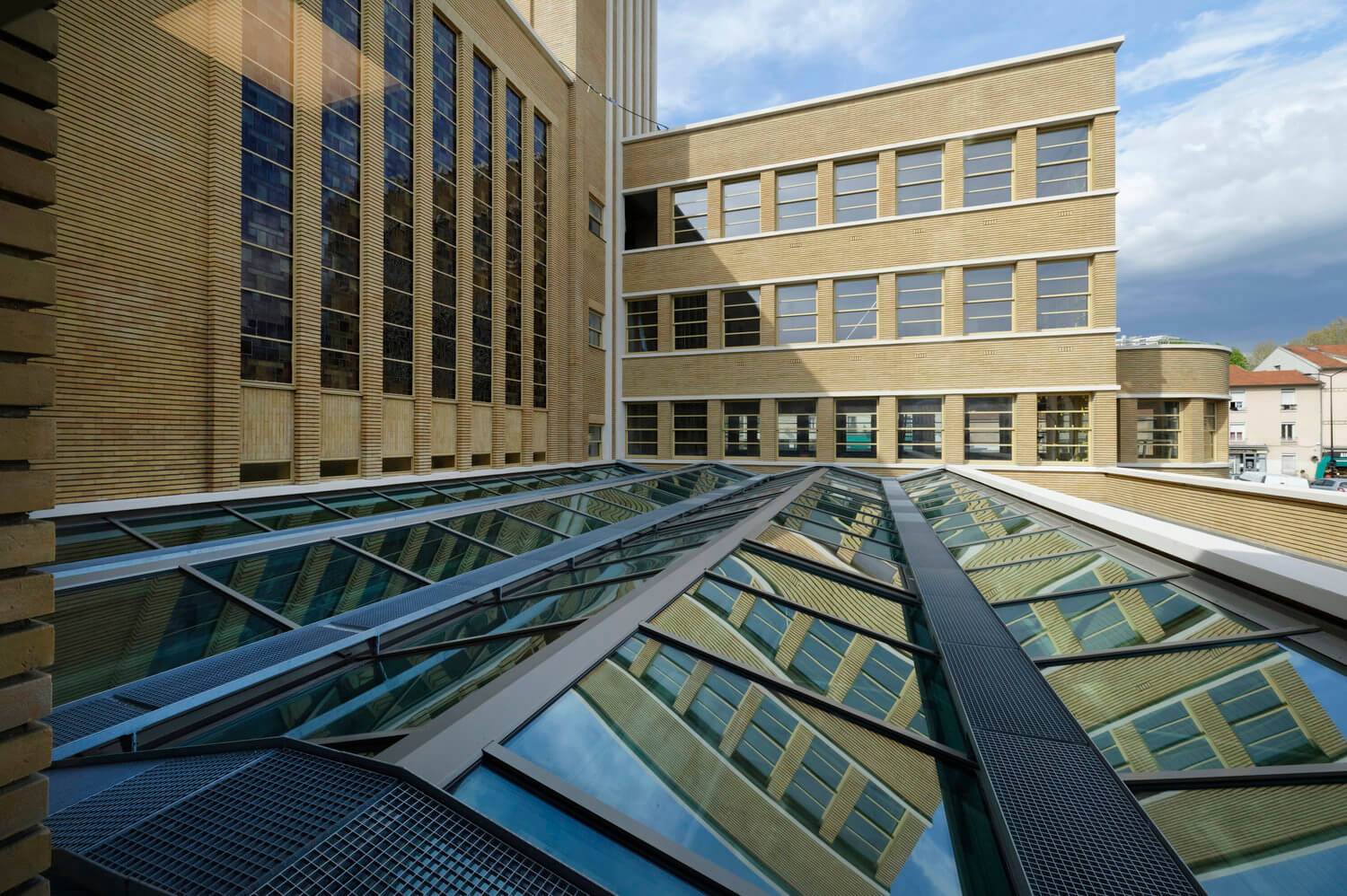 confiez vos travaux de rénovation à cachan à des experts qualifiés. rénovation complète d'appartements, maisons ou locaux professionnels : devis gratuit, conseils personnalisés et réalisations de qualité.