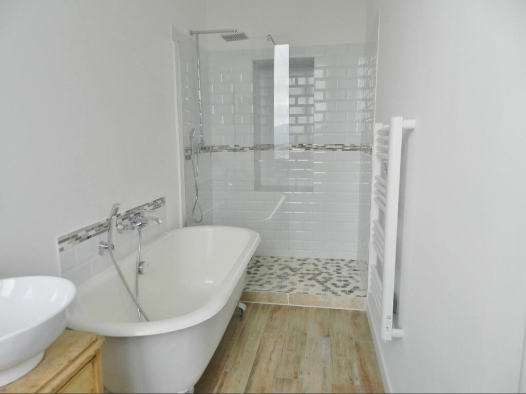 confiez la r&eacute;novation de votre salle de bains &agrave; garches &agrave; des professionnels. conseils personnalis&eacute;s, mat&eacute;riaux de qualit&eacute; et accompagnement sur-mesure pour un espace moderne et fonctionnel.