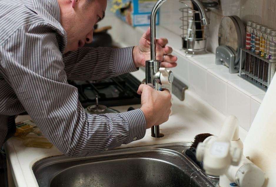 plombier fiable &agrave; paris et en &icirc;le-de-france, expert en r&eacute;parations rapides et durables. service professionnel disponible 24/7 pour tous vos besoins en plomberie.